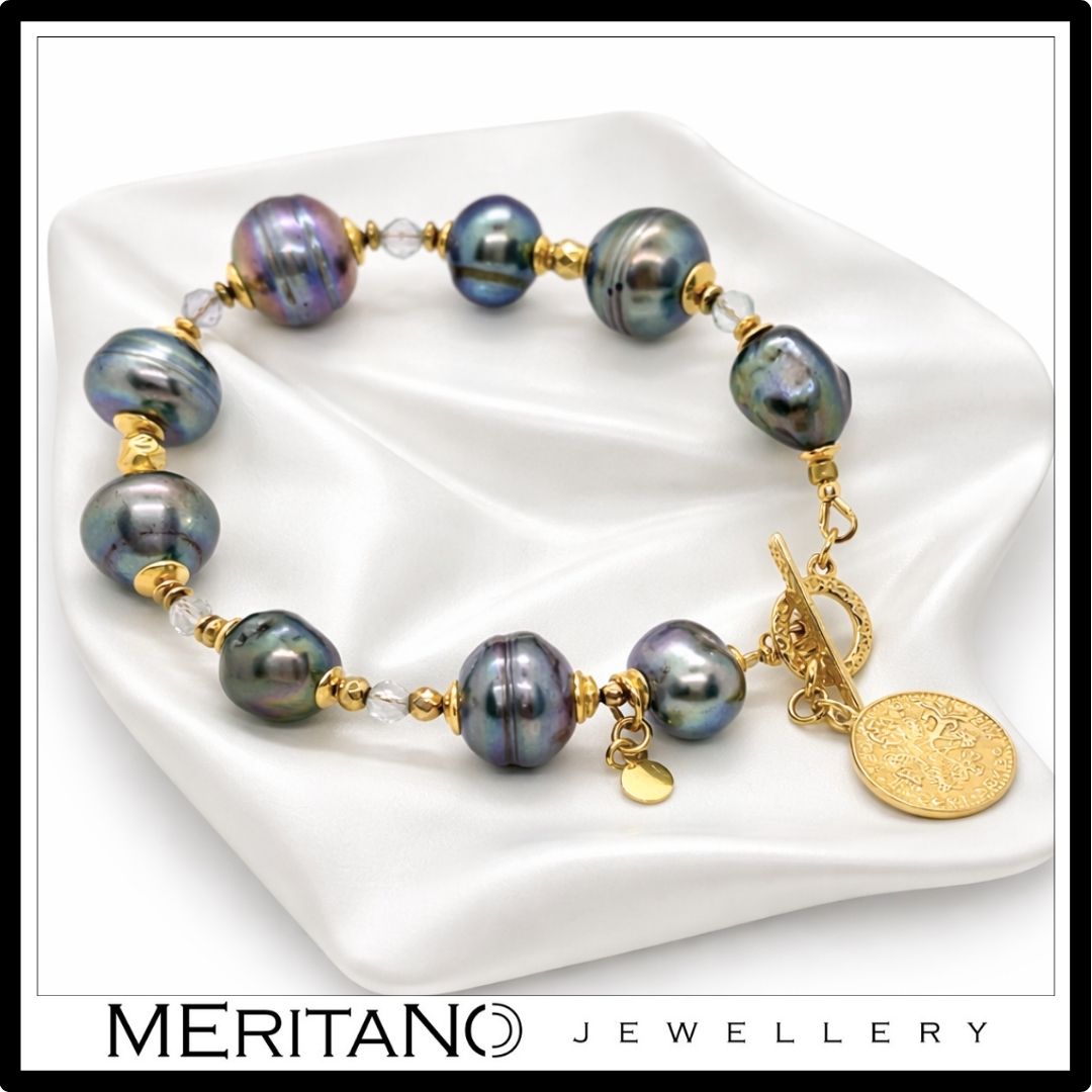 Bransoletka z pereł barokowych szaro-zielonych ze złotą zawieszką, zapięcie na patyczek