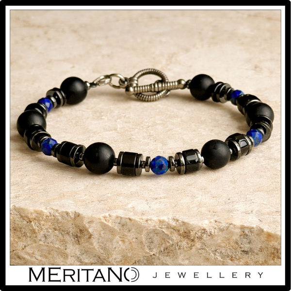 Bransoletka męska z czarnym turmalinem, onyksem i lapis lazuli na jasnym kamieniu