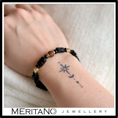 Bransoletka z turmalinem, onyksem, agatem i cytrynem na ręce, kamienie ochronne