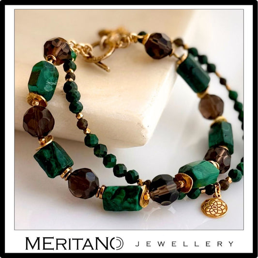 Bransoletka podwójna z zielonym malachitem i kwarcem dymnym na tacy