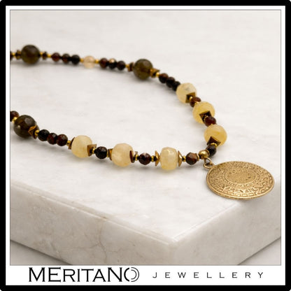 Naszyjnik z tygrysim okiem, cytrynem i kwarcem dymnym ze złotą monetą aztecką - skala kamieni