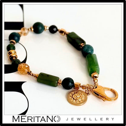 Elegancki brelok do kluczy z cytrynem i nefrytem. Widok z góry.