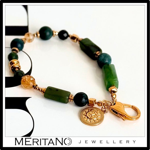 Elegancki brelok do kluczy z cytrynem i nefrytem. Widok z góry.