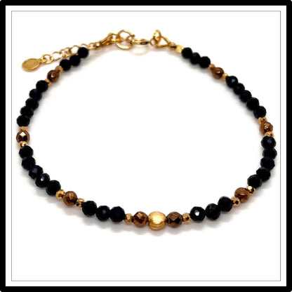 Bransoletka ochronna z czarnym turmalinem. Widok z góry.