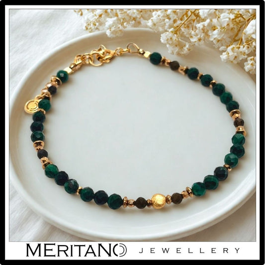 Bransoletka z drobnych kamieni malachit z obsydianem - widok z góry