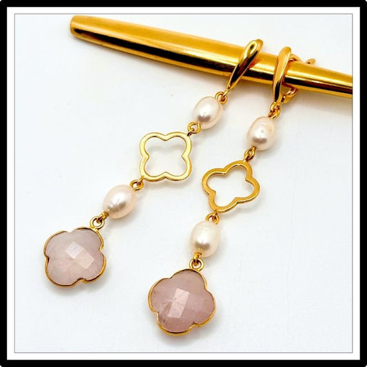Długie kolczyki z perłami naturalnymi i różowym kwarcem - widok z góry Długie kolczyki z perłami naturalnymi i różowym kwarcem - widok z góry