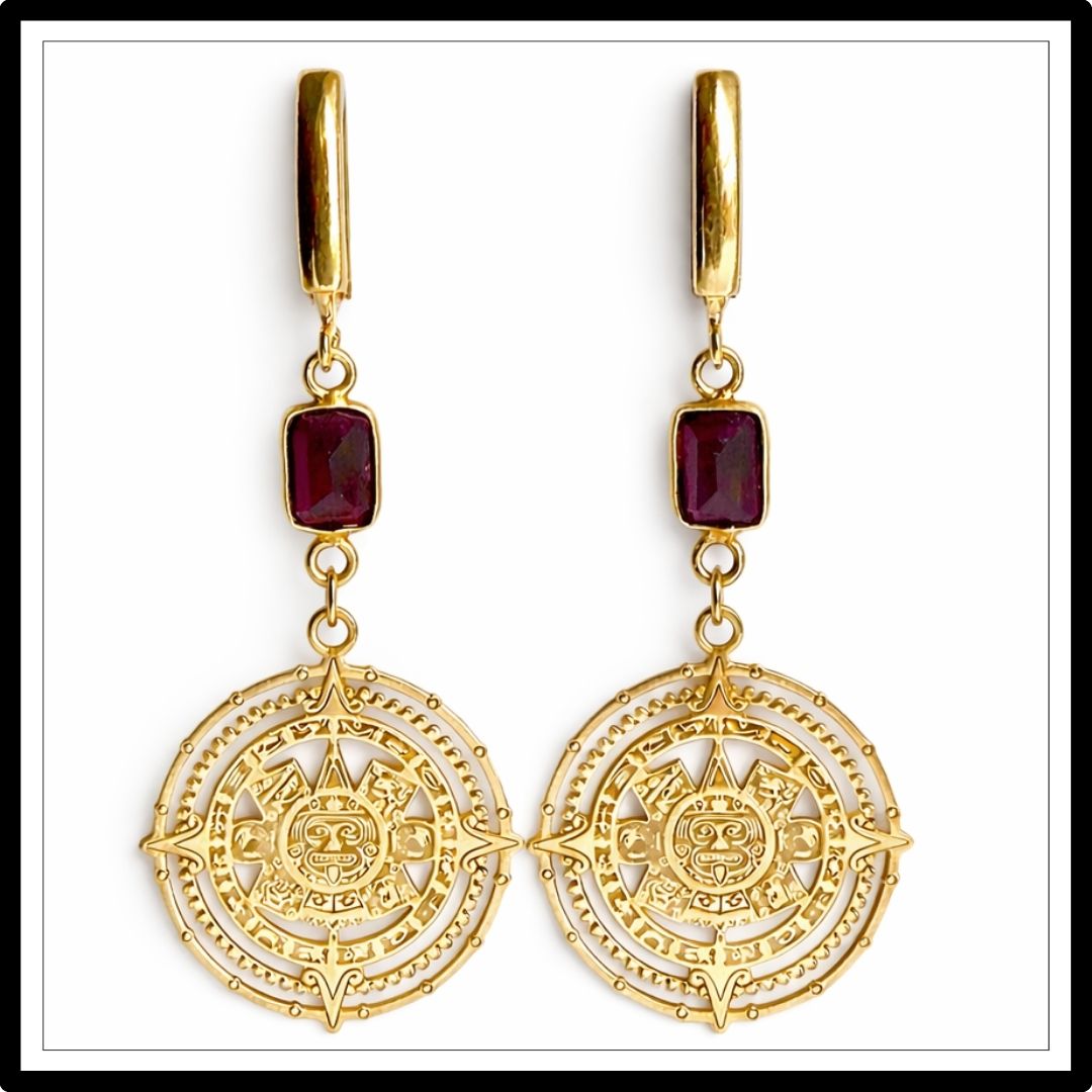 Kolczyki z granatem i symbolem Majów, wiszące z zapięciem angielskim - widok z przodu