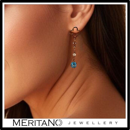 złote kolczyki z akwamarynem i kwarcem na uchu