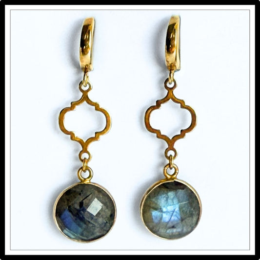 Kolczyki z labradorytem, wiszące - widok z przodu. Biżuteria Meritano Jewellery