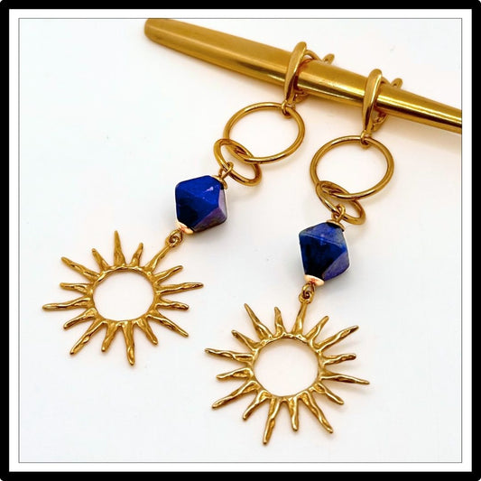 Kolczyki lapis lazuli i złote słońce