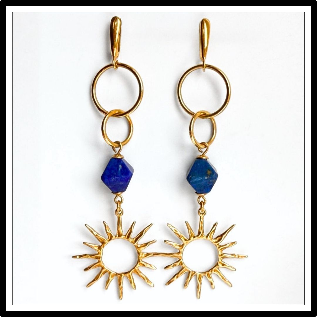 Kolczyki lapis lazuli i złote słońce. Długie wiszące, zapięcie angielskie - widok z przodu