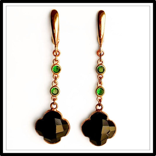 Kolczyki z onyksem i zieloną cyrkonią, długie - widok z przodu