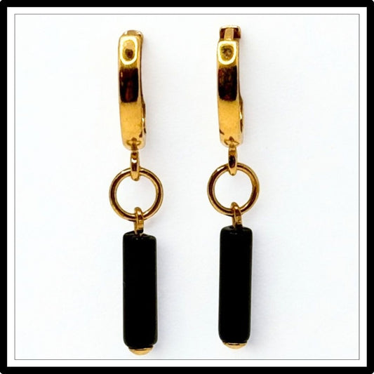 Kolczyki z onyksem, wiszące - widok z przodu