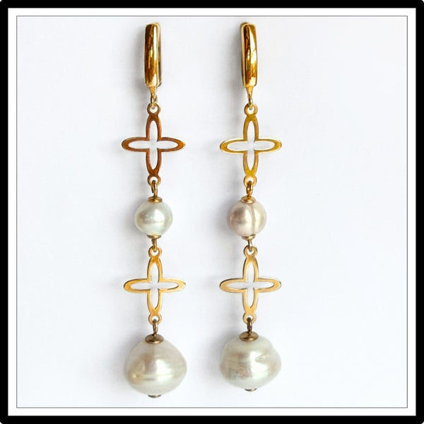 Kolczyki z perłami naturalnymi, długie, wiszące, zapięcie angielskie - widok z przodu