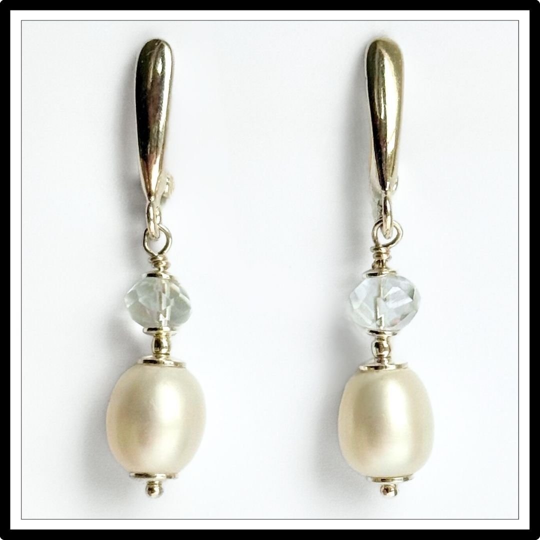 Kolczyki z perłami naturalnymi i kwarcem, wiszące, srebrne z angielskim zapięciem - widok z przodu