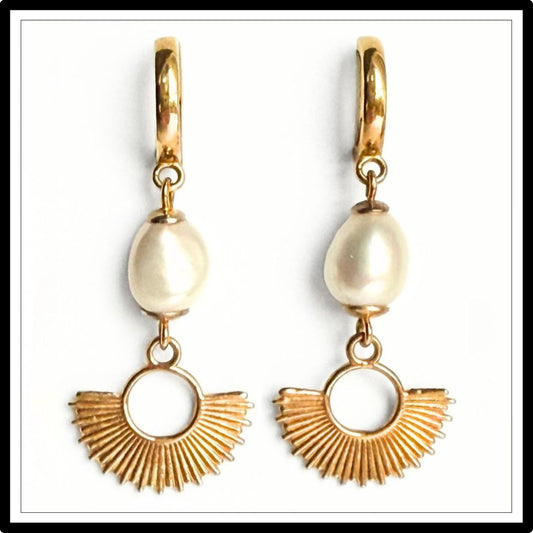 Kolczyki z perłami i złotym słońcem - widok z przodu. Biżuteria Meritano Jewellery