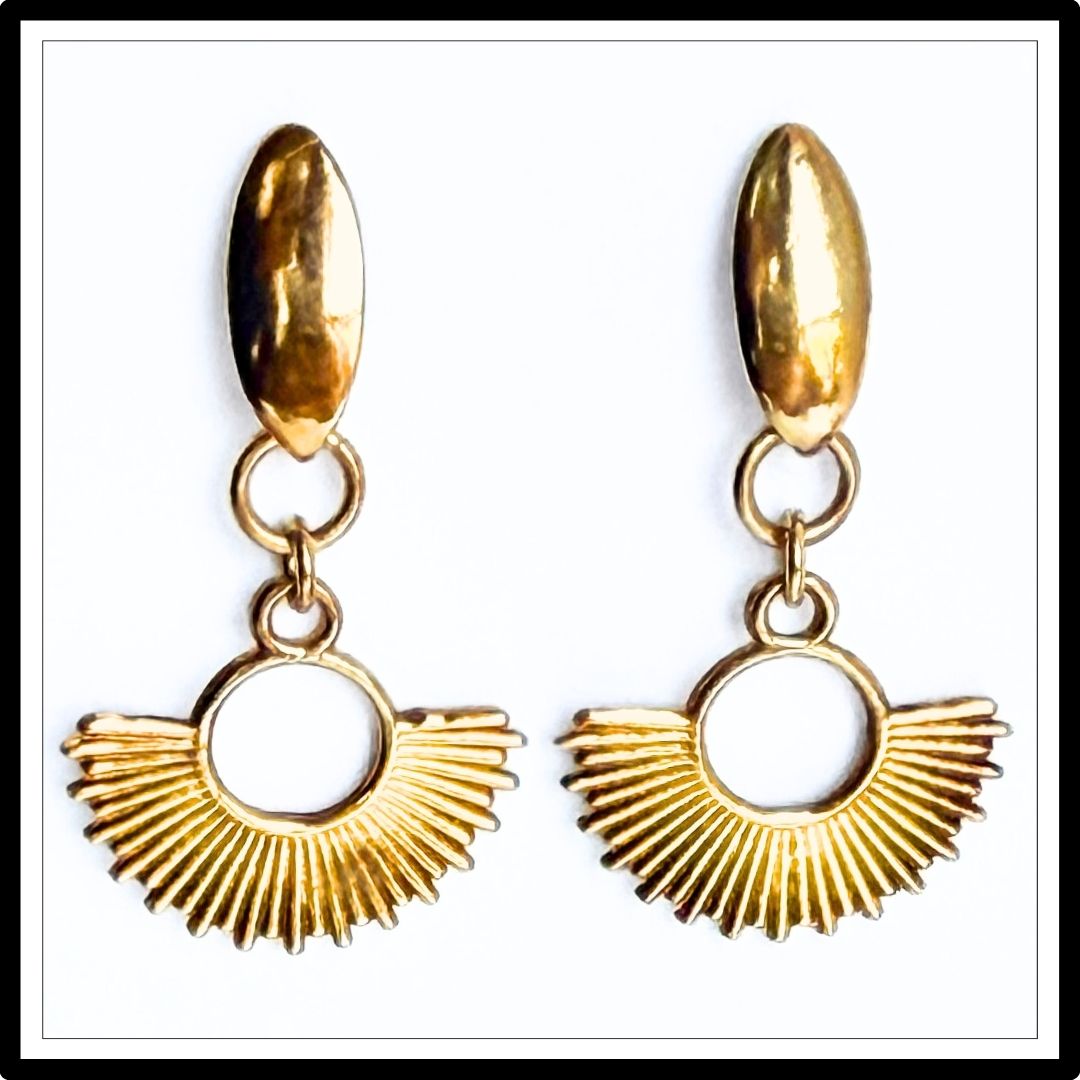 Kolczyki pozłacane wiszące słońce - widok z przodu