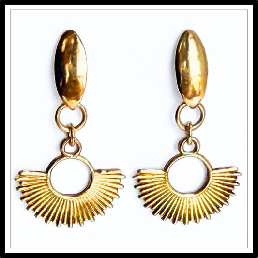 Kolczyki pozłacane wiszące słońce - widok z przodu