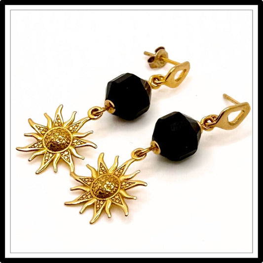 Kolczyki z turmalinem i złotym słońcem - widok z góry Kolczyki z turmalinem i złotym słońcem - widok z góry