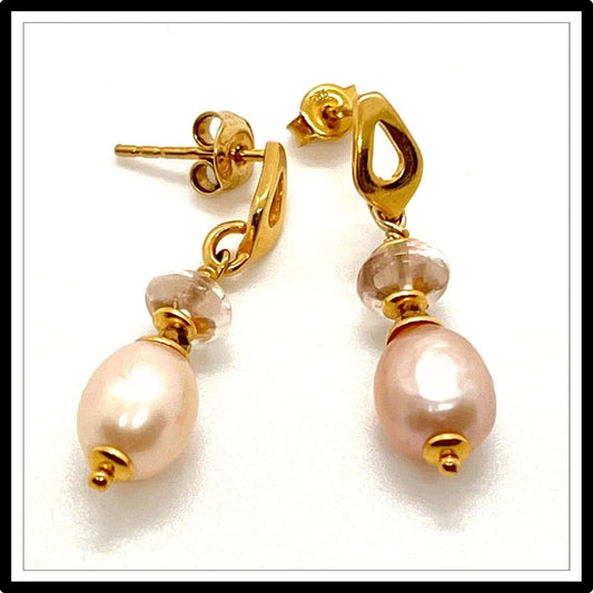 Kolczyki wiszące z różowymi perłami i morganitem Kolczyki wiszące z różowymi perłami i morganitem