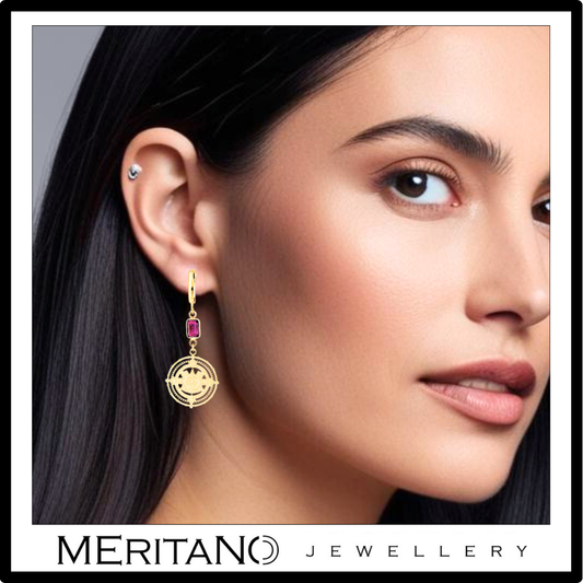 kolczyki z granatem i symbolem majów na uchu kolczyki z granatem i symbolem majów na uchu