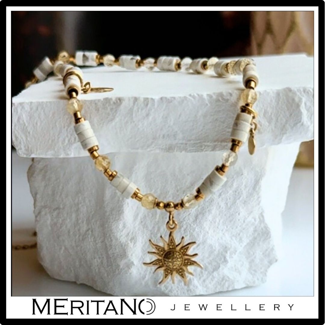 Naszyjnik z howlitem i cytrynem z zawieszką słońce. Naszyjnik na lato.