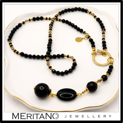 Czarny naszyjnik krawatka z turmalinem i onyksem - widok z góry