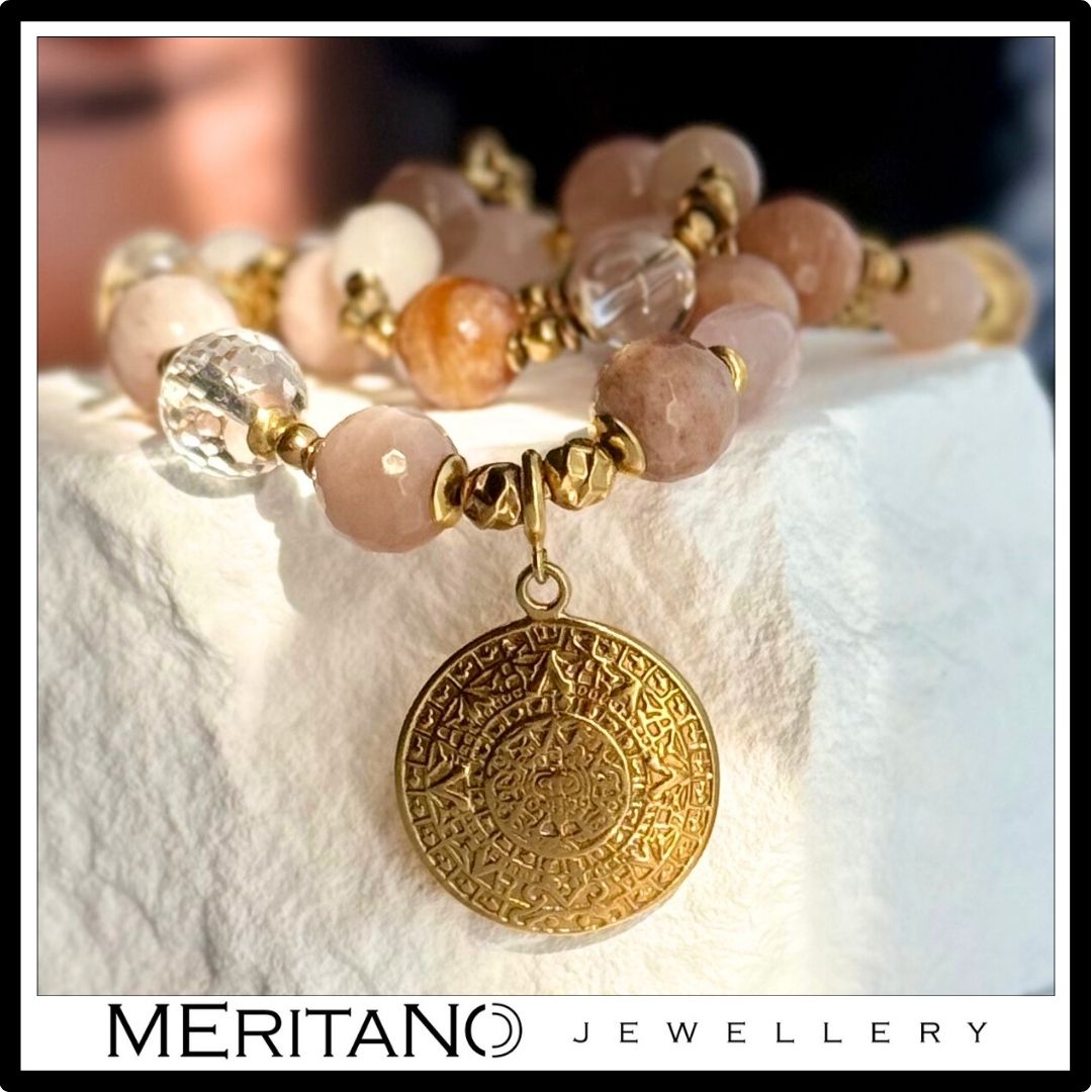 Naszyjnik z kryształem górskim, morganitem, kamieniem słonecznym i złotą zawieszką na białym kamieniu