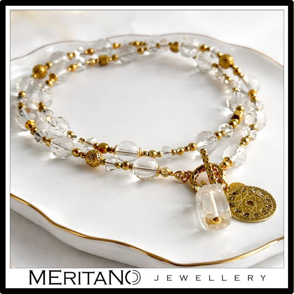 Kryształ górski naszyjnik z zapięciem z przodu, złota zawieszka koło zodiaku