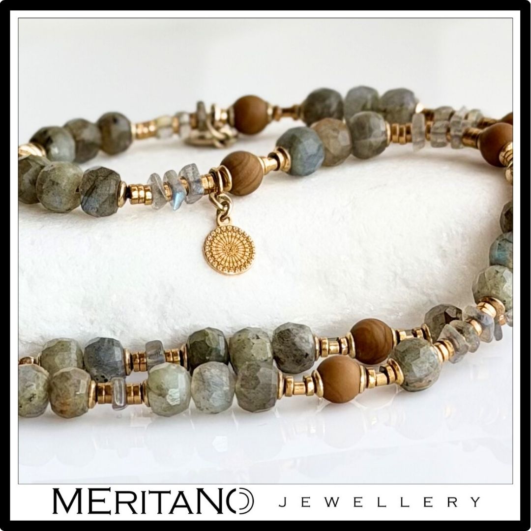 Naszyjnik z labradorytem, agatem i złotą monetą - skala kamieni