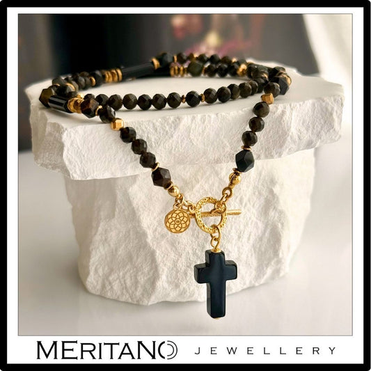 Naszyjnik z onyksem i obsydianem - biżuteria ochronna z krzyżem Naszyjnik z onyksem i obsydianem - biżuteria ochronna z krzyżem