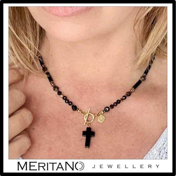 Naszyjnik z czarnych kamieni ochronnych - onyks i obsydian z zawieszką krzyż na szyi