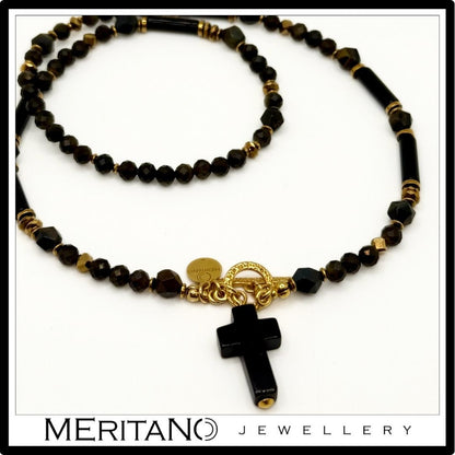 Naszyjnik z turmalinem, obsydianem i onyksem z krzyżykiem - widok z góry