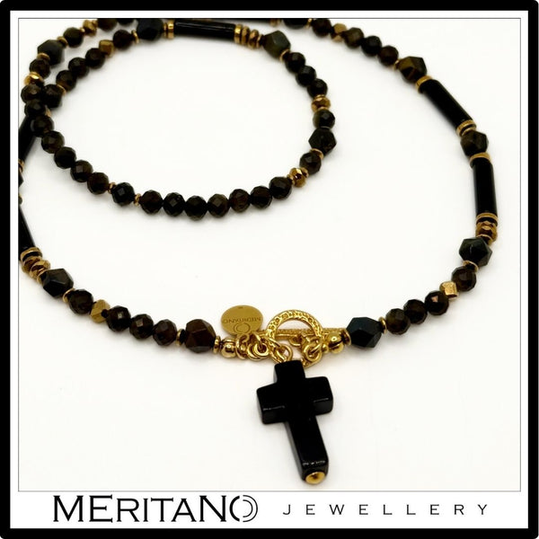 Naszyjnik z turmalinem, obsydianem i onyksem z krzyżykiem - widok z góry