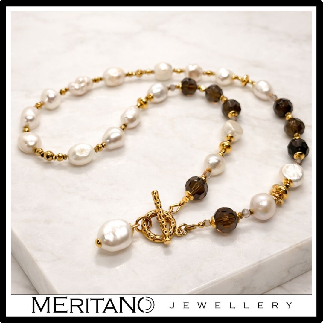 Naszyjnik z pereł barokowych z kwarcem dymnym i zawieszką, zapięcie toggle