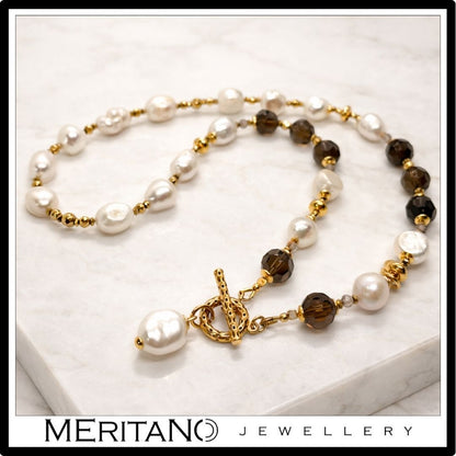 Naszyjnik z pereł barokowych z kwarcem dymnym i zawieszką, zapięcie toggle