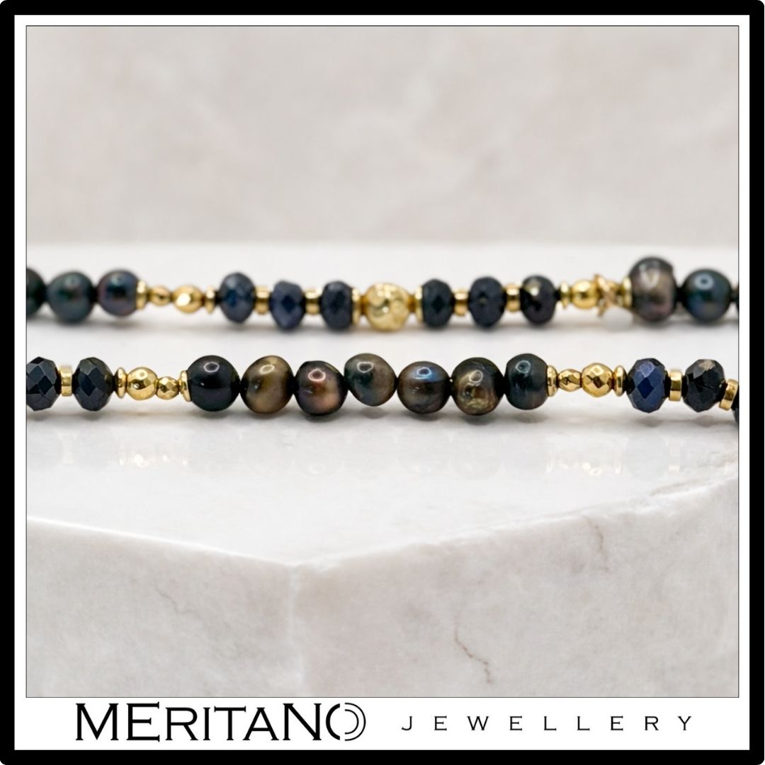 Naszyjnik z czarno-brązowych pereł naturalnych i szafirów - skala kamieni
