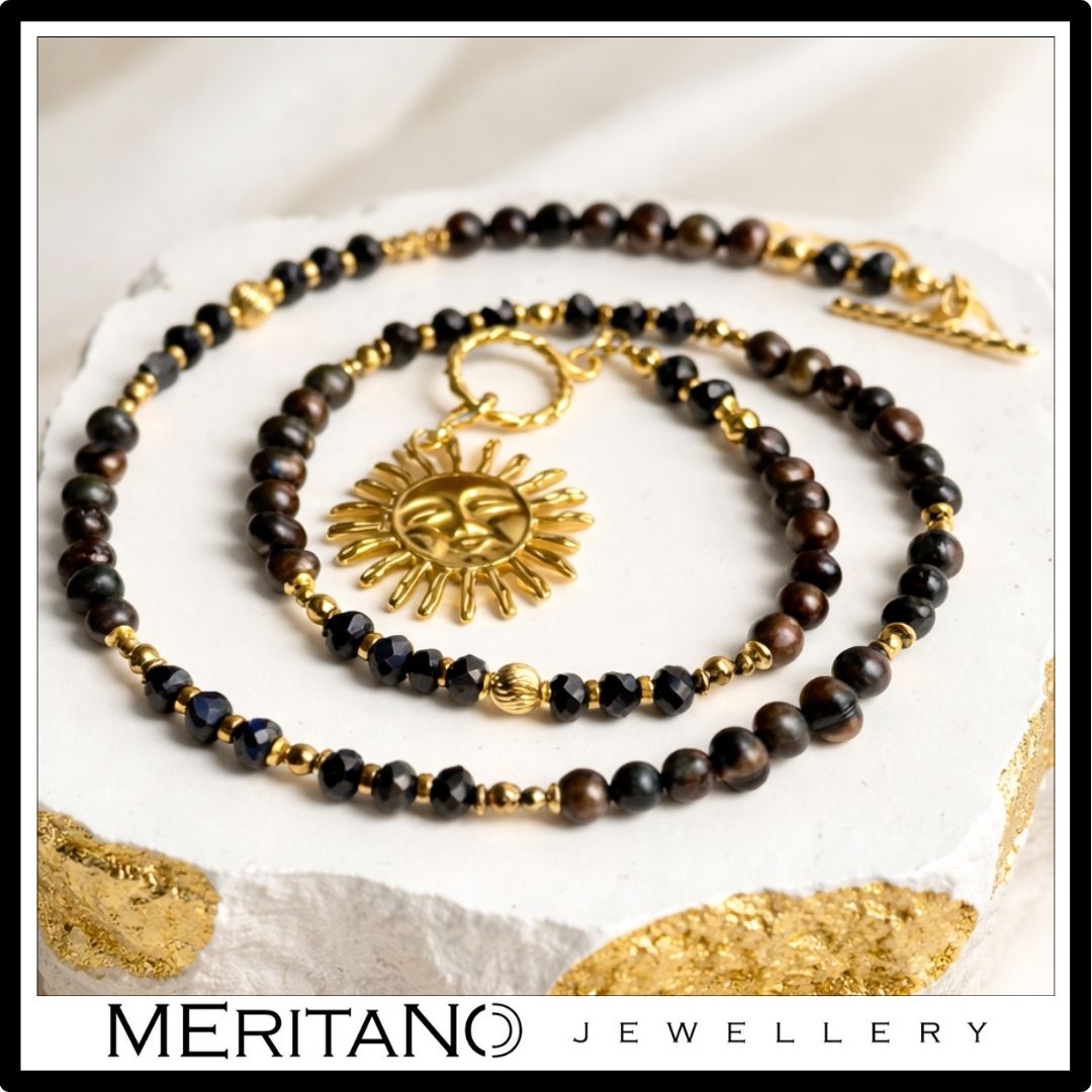 naszyjnik z perłami, szafirami i złotym słońcem , czarno brązowe perły naturalne