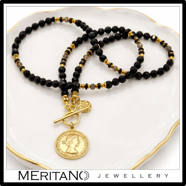 Naszyjnik z czarnym turmalinem, kwarcem dymnym i monetą , zapięcie z przodu na patyczek - widok na zawieszkę