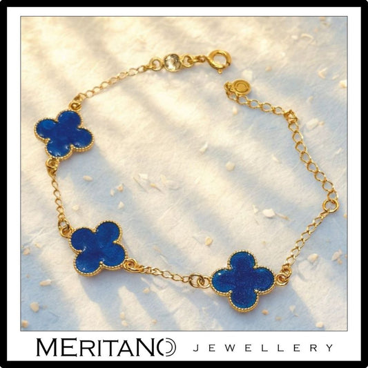 Bransoletka z koniczyną i cytrynem na jasnym tle