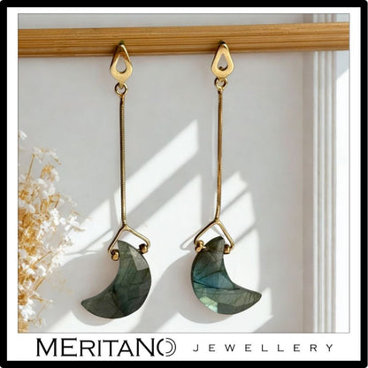 Wiszące kolczyki z labradorytem, widok z przodu