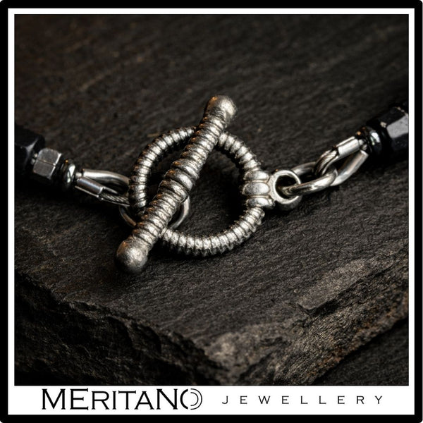 Zapięcie toggle w bransoletce męskiej z kamieni naturalnych