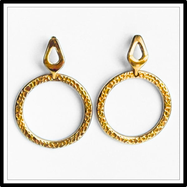 Kolczyki koła ze srebra pozłacanego na sztyfcie - widok z przodu