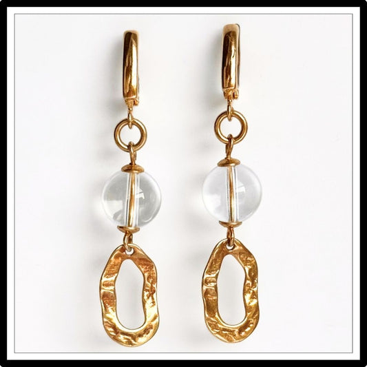 Kolczyki kryształ górski i złoty detal, zapięcie angielskie - widok z przodu