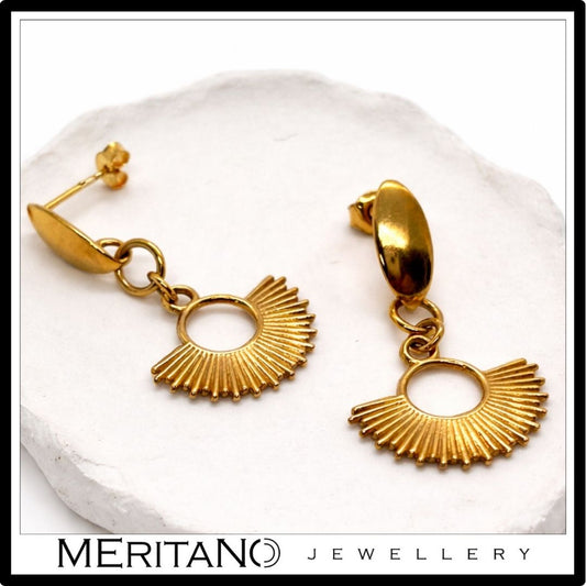 Złote kolczyki słońca - widok z przodu